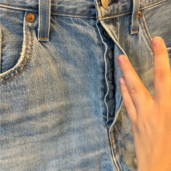 Denim Distressed Levi’s Shorts - Picture 3 of 3